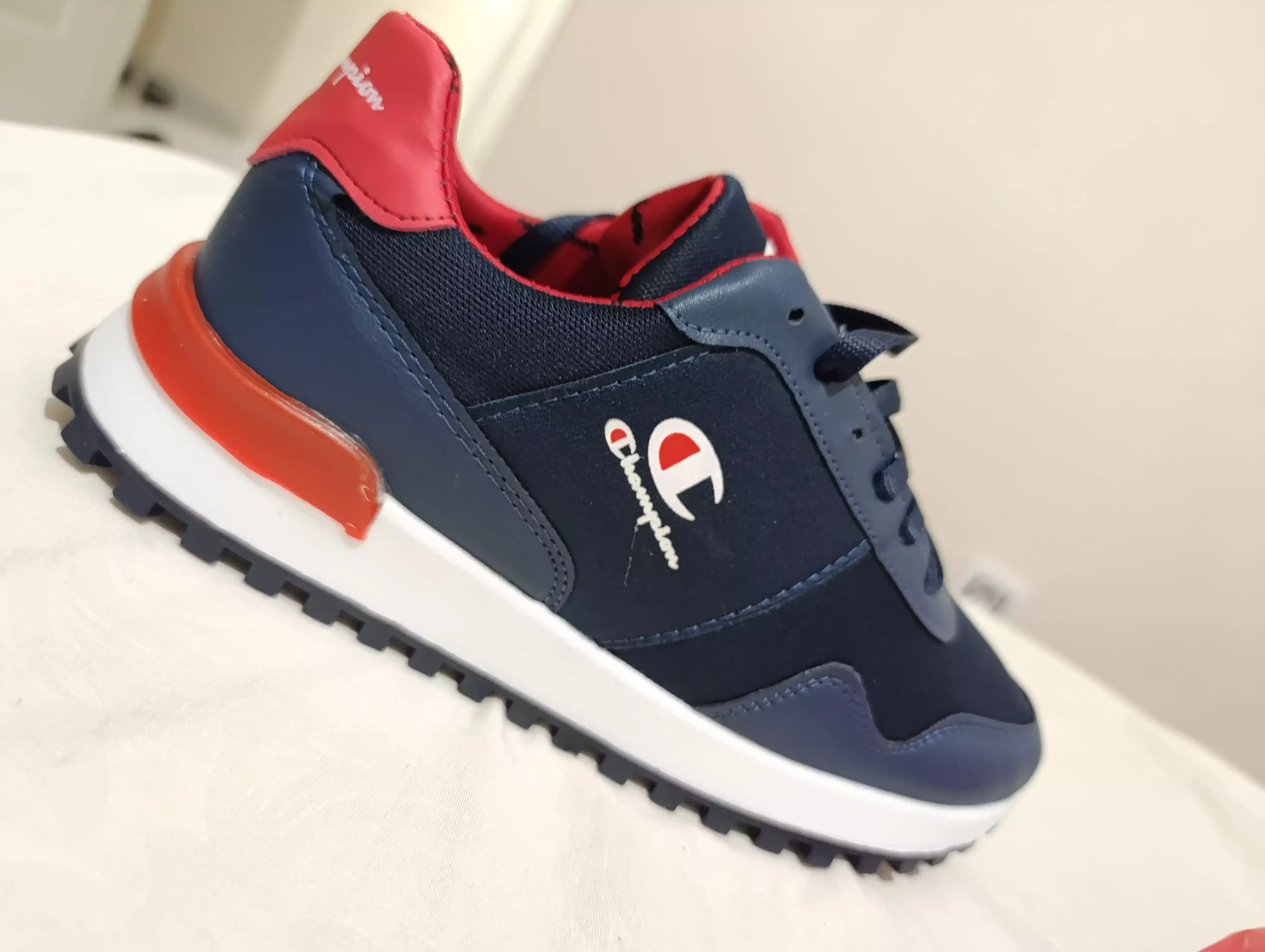 Champion Guerro bleu marine et rouge. 