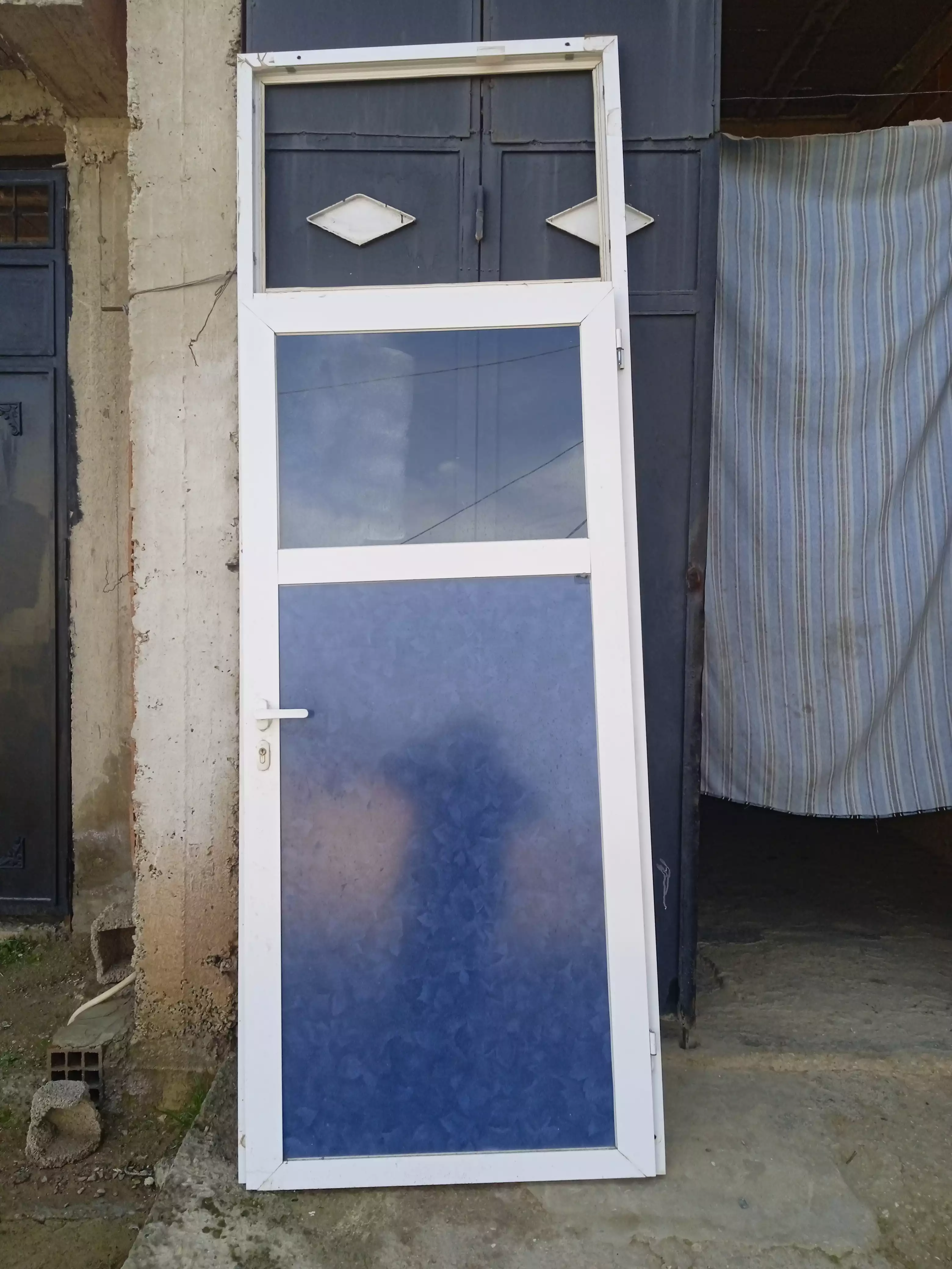 باب المنيوم للبيع بوقادير الشلف المقاس 94/266