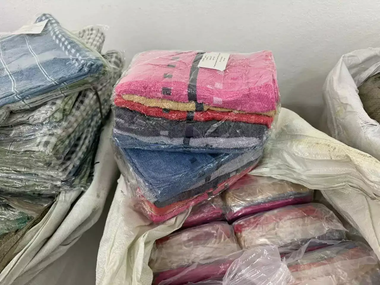 سربيتا وجه شابة وسومة ارض ارض