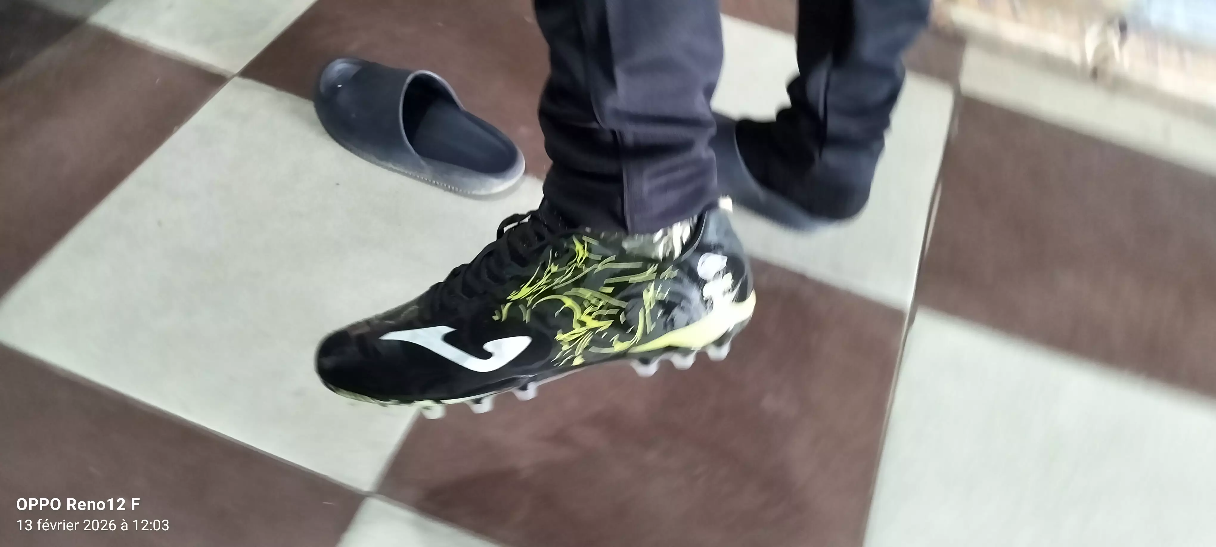 حذاء رياضي أصلي جوما