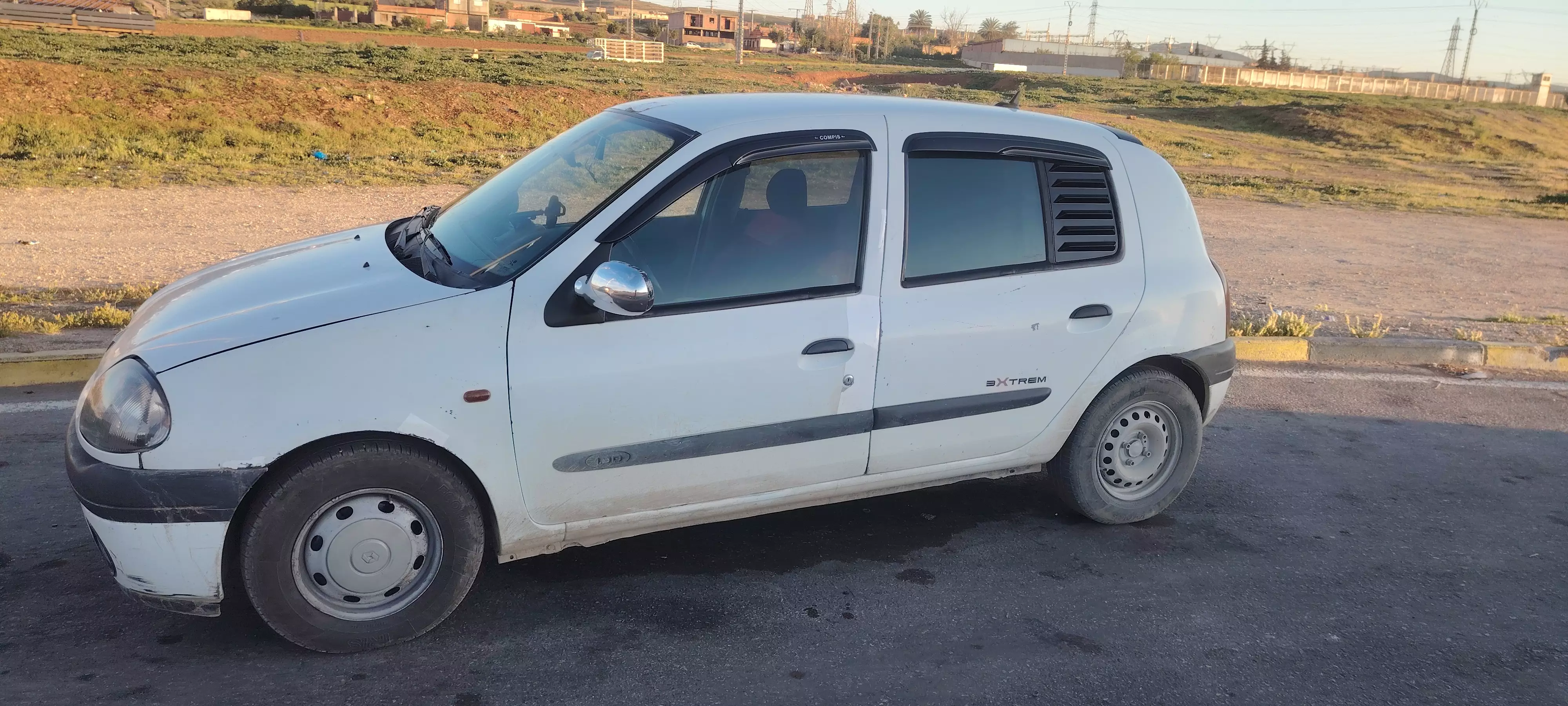 سيارة رونو كليو 2000  4 ابواب محرك 1.9 d65 