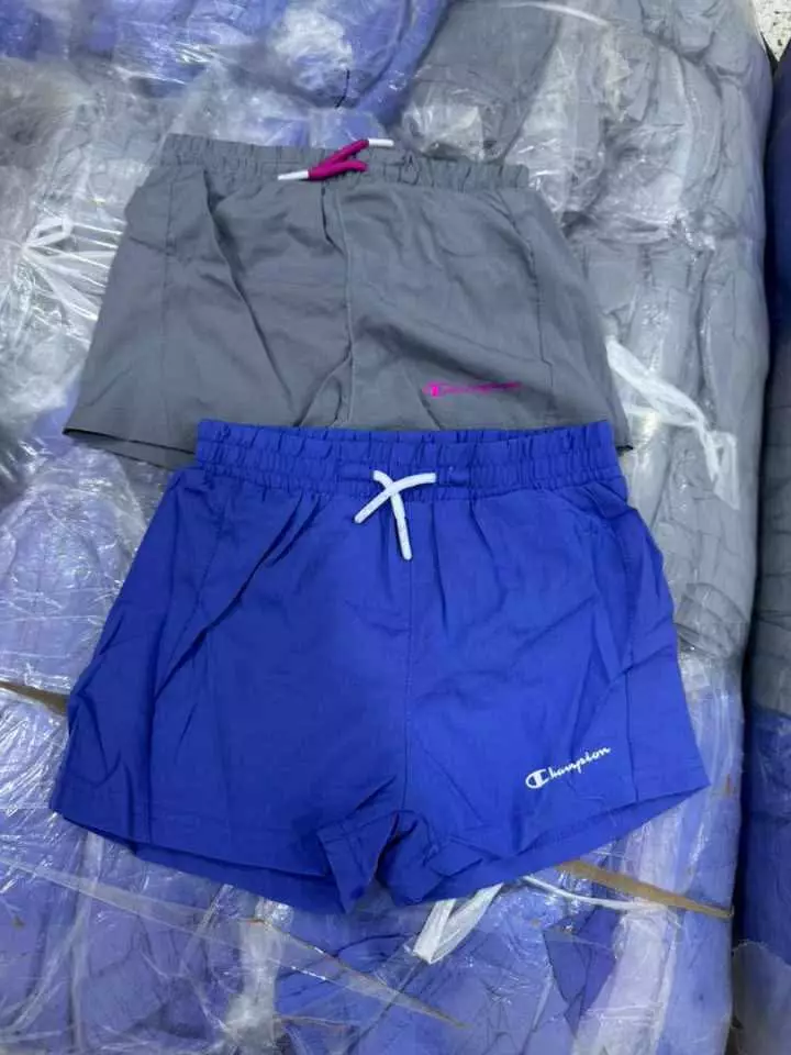 شورت شومبيو